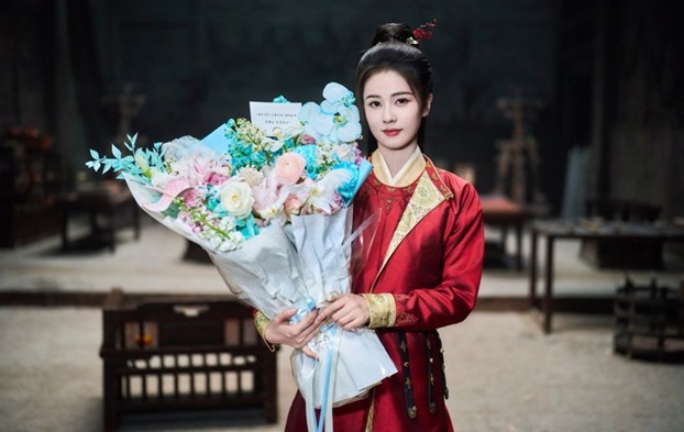 Bai Lu at filming wrap ceremony for Unveil Jadewind C drama