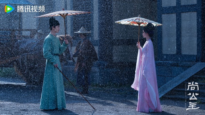 Li Yun Rui and Meng Zi Yi in Tigers Sniff the Rose still