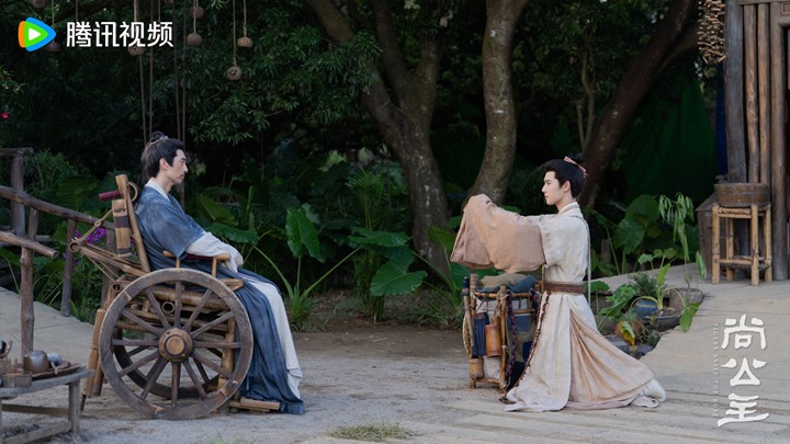 Li Yun Rui in Tigers Sniff the Rose still