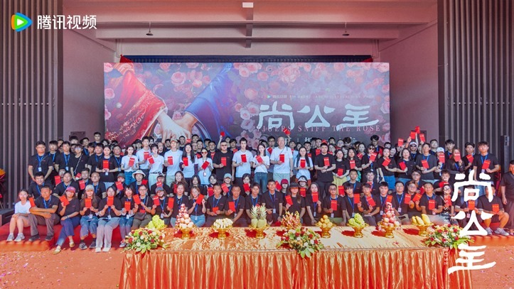 Tigers Sniff the Rose cast and crew wrap ceremony