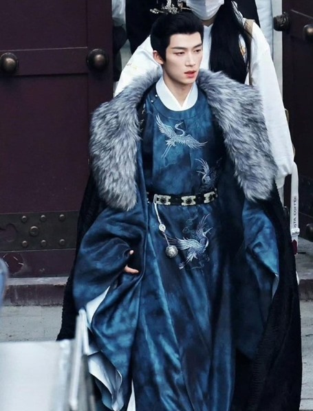 Wang Xing Yue on Unveil Jadewind set