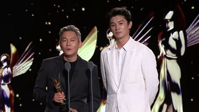 Yang Zhi Gang and Yang Xu Wen accepting award for Best Drama at Asian Academy Creative Award