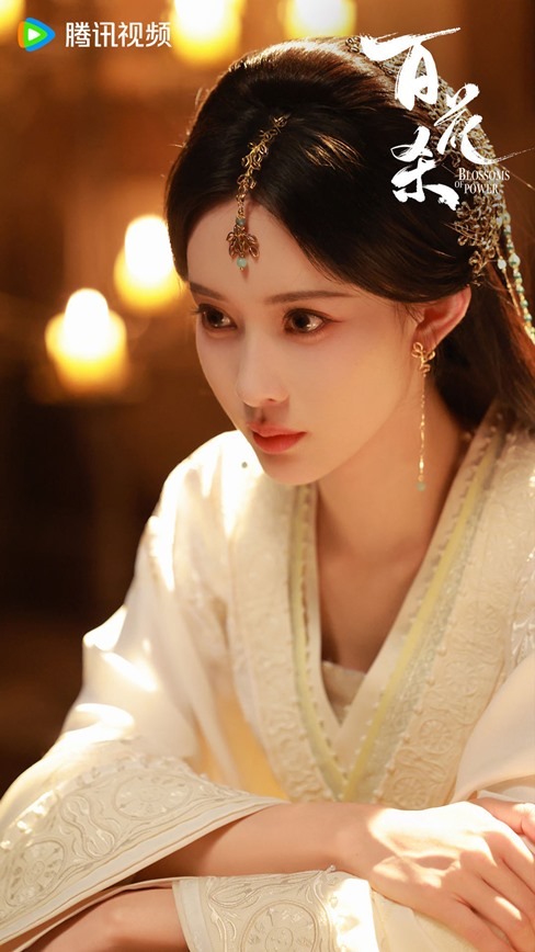 Meng zi yi with the facial expression that never changes blossoms of power