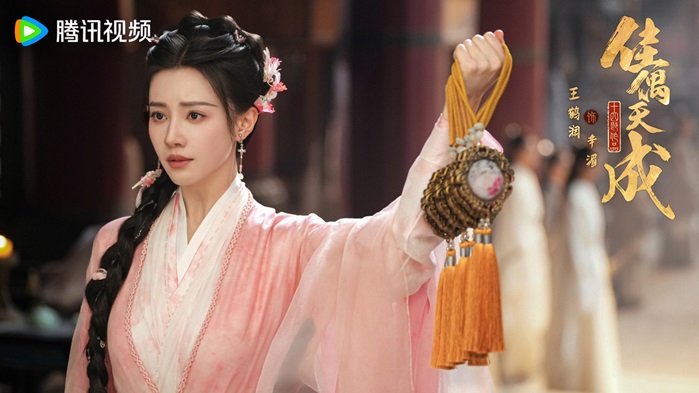 Wang He Run as Xin Mei in still from Episode 15 of Fate Chooses You